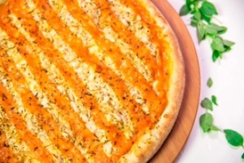 Imagem ilustrativa de pizza Frango e Cheddar